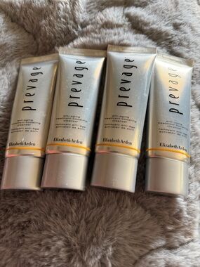Elizabeth Arden Prevage Anti-Aging Cleanser - Silver with Gold Accent (Set of 4)